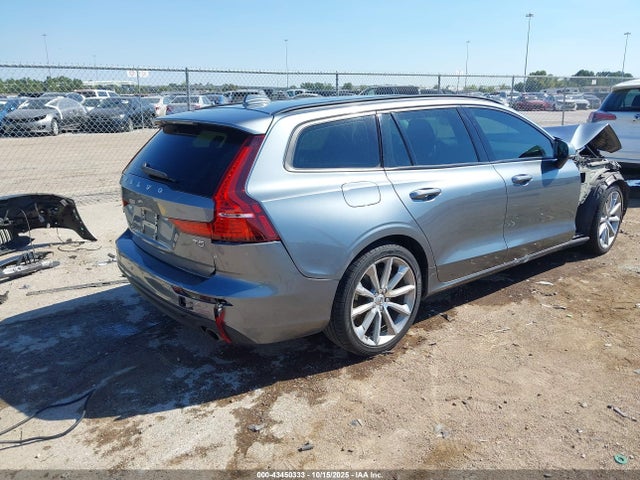 43450333 :رقم المزاد ، YV1102EK0L2352850 vin ، 2020 Volvo V60 T5 Momentum مزاد بيع