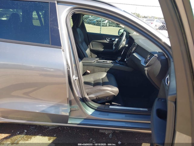 43450333 :رقم المزاد ، YV1102EK0L2352850 vin ، 2020 Volvo V60 T5 Momentum مزاد بيع