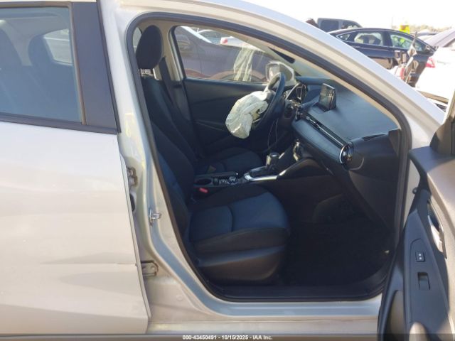 2019 TOYOTA YARIS 3MYDLBYV1KY514261 Photo 4