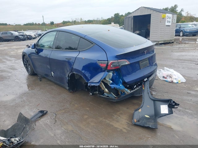 2024 TESLA MODEL Y 7SAYGDEF3RA323024 Photo 2