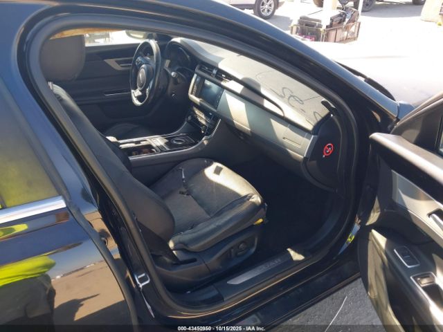 2017 JAGUAR XF SAJBE4BV5HCY34853 Photo 4