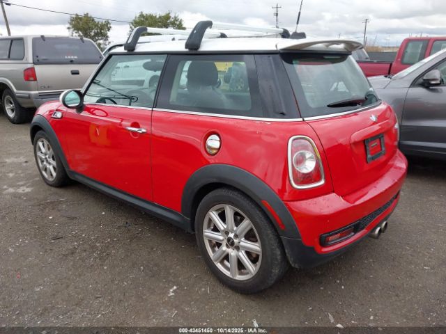 2011 MINI COOPER S WMWSV3C58BTY22871 Photo 2