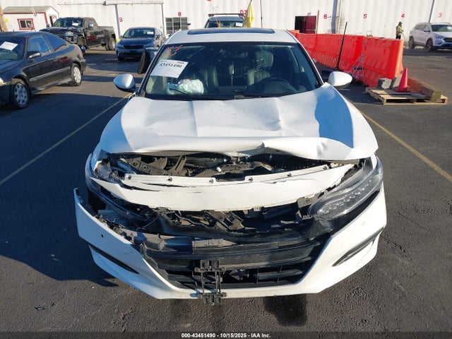Honda Accord Touring 2.0t 2018 1HGCV2F92JA024247 Image 12