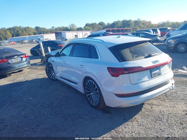 2019 AUDI E-TRON WA1VABGE7KB020781 Photo 2