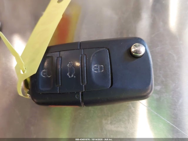 2008 VOLKSWAGEN R32 WVWKC71K28W026732 Photo 10