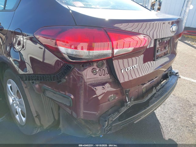 3KPFK4A76JE221988 KIA FORTE LX