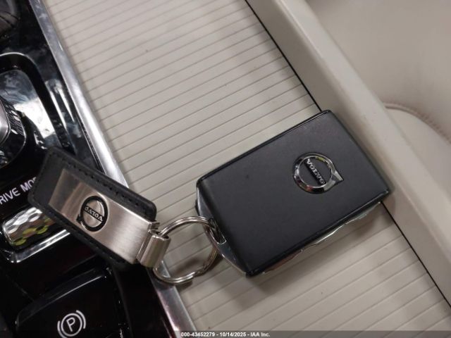 2020 VOLVO XC60 YV4102RK7L1489089 Photo 10