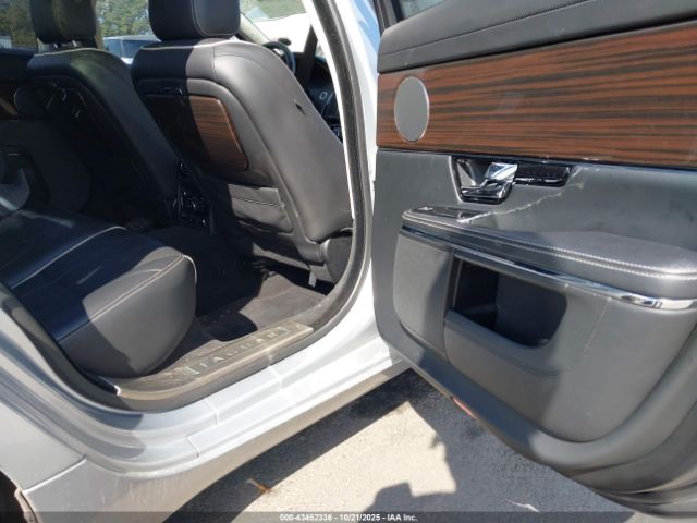 2012 JAGUAR XJ SAJWA2GB9CLV28618 Photo 7