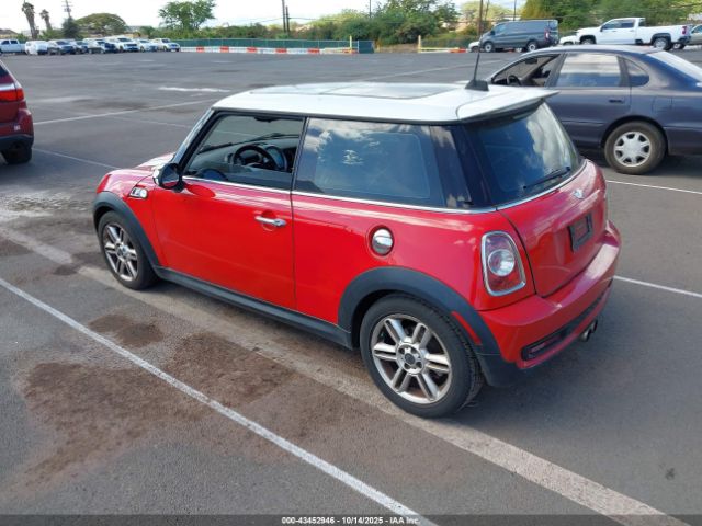 2011 MINI COOPER S WMWSV3C56BTY13330 Photo 2