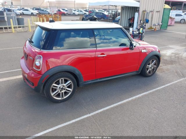 2011 MINI COOPER S WMWSV3C56BTY13330 Photo 3