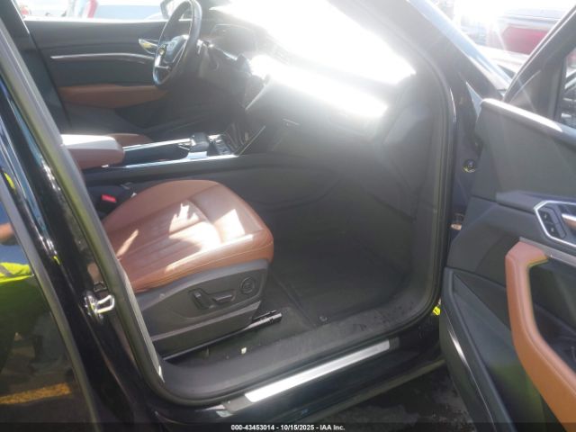 2019 AUDI E-TRON WA1LAAGE7KB004727 Photo 4