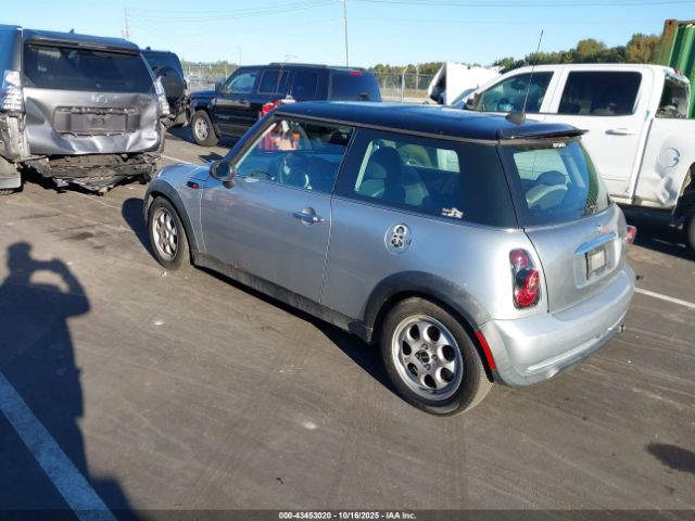 2005 MINI COOPER WMWRC33425TJ66070 Photo 2