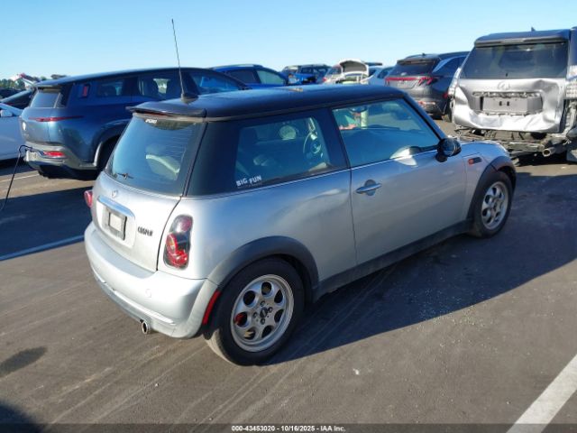 2005 MINI COOPER WMWRC33425TJ66070 Photo 3