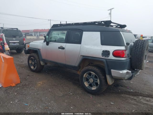 2007 TOYOTA FJ CRUISER JTEBU11F470012826 Photo 2