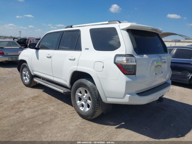 2022 TOYOTA 4RUNNER JTENU5JR5N5985583 Photo 2