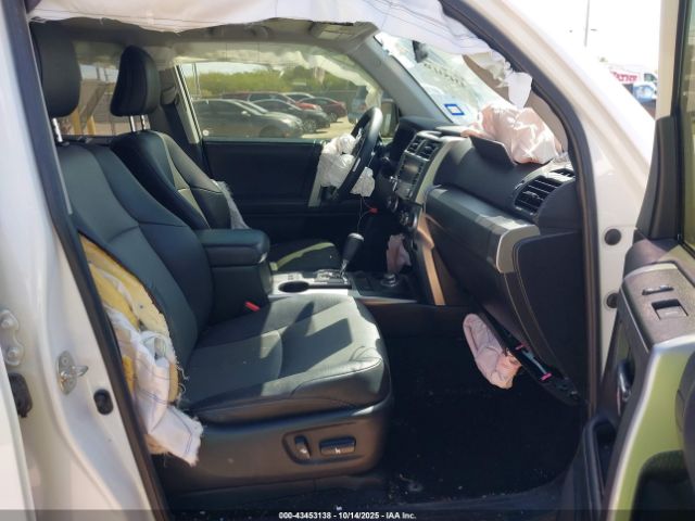 2022 TOYOTA 4RUNNER JTENU5JR5N5985583 Photo 4
