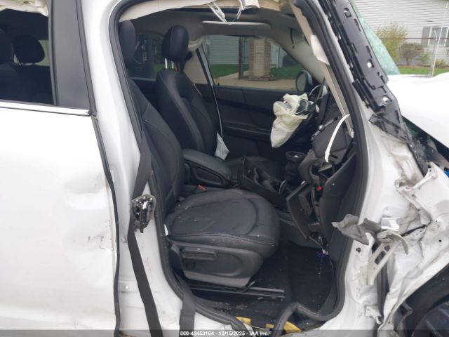 2019 MINI COUNTRYMAN WMZYV5C57K3E05169 Photo 4