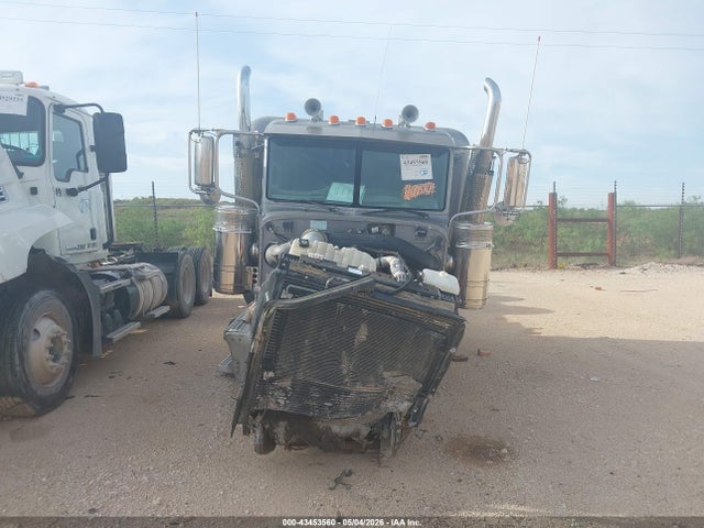 2015 Peterbilt 389 მანქანა იყიდება აუქციონზე, vin: 1XPXD49XXFD267141, აუქციონის ნომერი: 43453560