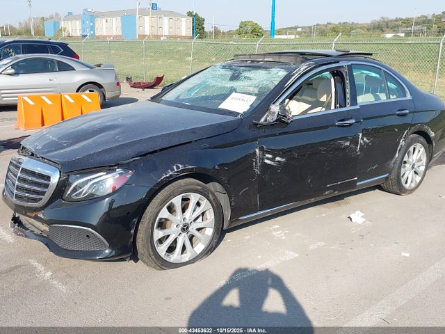 2018 Mercedes-benz E 300 4matic მანქანა იყიდება აუქციონზე, vin: WDDZF4KB6JA359009, აუქციონის ნომერი: 43453632