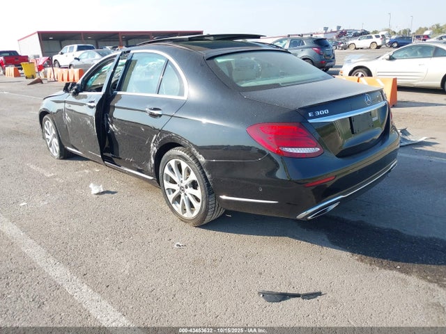 2018 Mercedes-benz E 300 4matic მანქანა იყიდება აუქციონზე, vin: WDDZF4KB6JA359009, აუქციონის ნომერი: 43453632