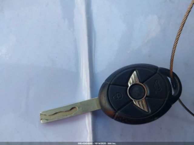 2005 MINI COOPER S WMWRH33415TF81918 Photo 10