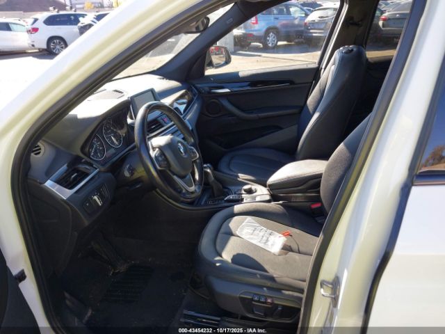 2017 BMW X1 WBXHU7C36H5H37696 Photo 4