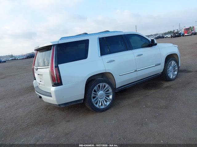 2018 CADILLAC ESCALADE 1GYS3DKJ6JR126772 Photo 3