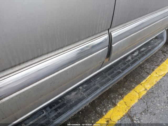 2001 GMC YUKON XL 1500 3GKEC16T21G247817 Photo 5