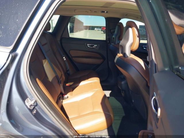 2018 VOLVO XC60 YV4102RK3J1003049 Photo 7
