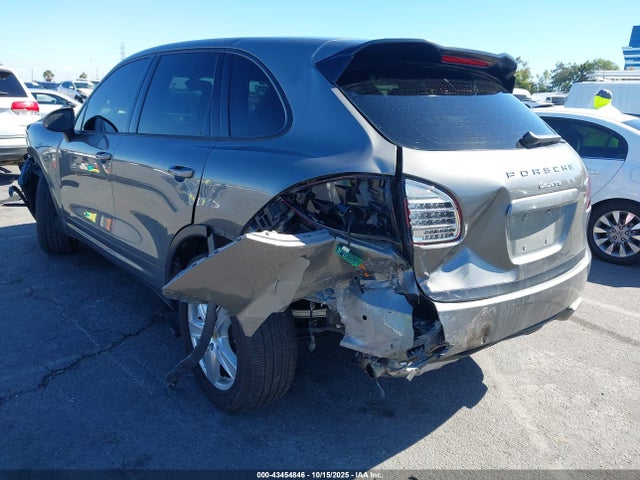 2014 PORSCHE CAYENNE WP1AA2A28ELA96073 Photo 2