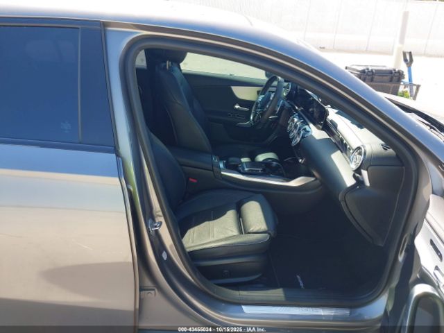 2021 MERCEDES-BENZ AMG A 35 W1K3G5BB4MJ265868 Photo 4