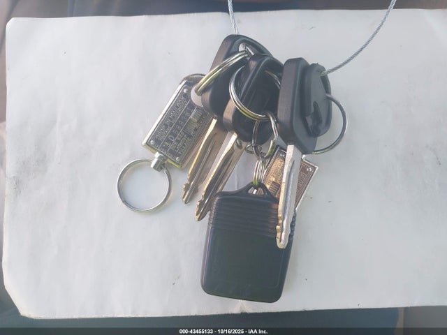 Продаж на аукціоні авто 2001 Lincoln Town Car Cartier, vin: 1LNHM83W51Y613140, номер лоту: 43455133