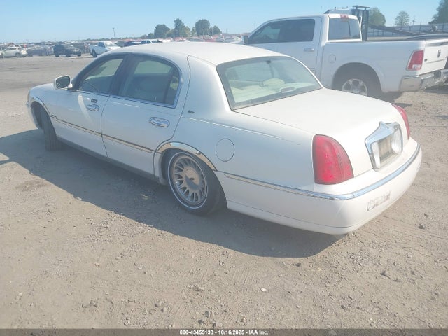 Продаж на аукціоні авто 2001 Lincoln Town Car Cartier, vin: 1LNHM83W51Y613140, номер лоту: 43455133