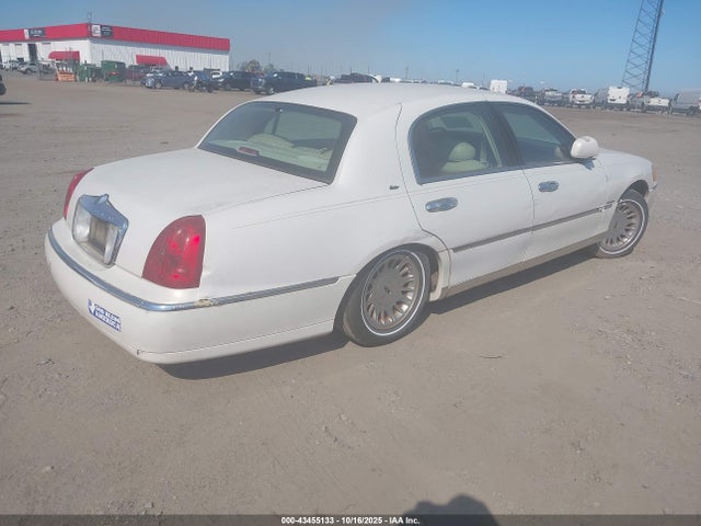 Продаж на аукціоні авто 2001 Lincoln Town Car Cartier, vin: 1LNHM83W51Y613140, номер лоту: 43455133