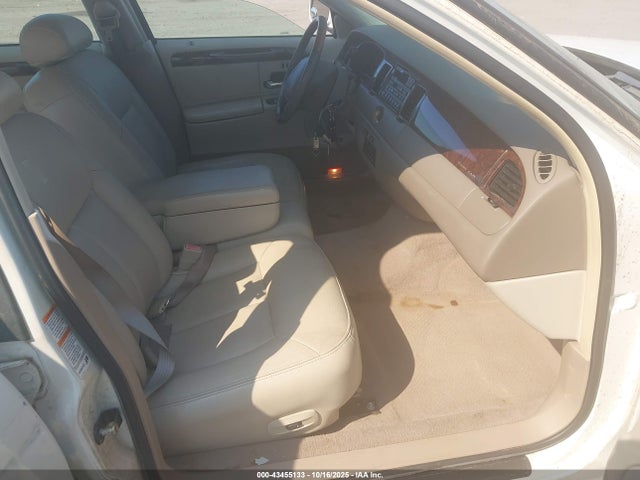 Продаж на аукціоні авто 2001 Lincoln Town Car Cartier, vin: 1LNHM83W51Y613140, номер лоту: 43455133