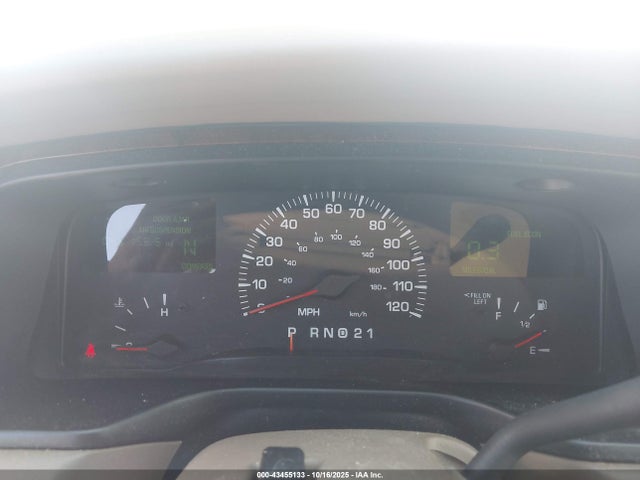 Продаж на аукціоні авто 2001 Lincoln Town Car Cartier, vin: 1LNHM83W51Y613140, номер лоту: 43455133