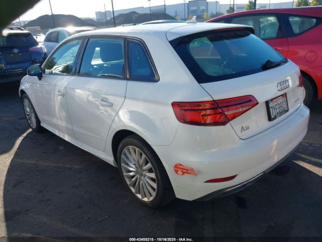 2017 AUDI A3 E-TRON WAUUPBFF0HA058701 Photo 2