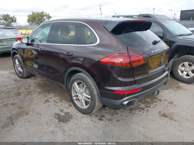 2016 PORSCHE CAYENNE WP1AA2A29GLA10966 Photo 2