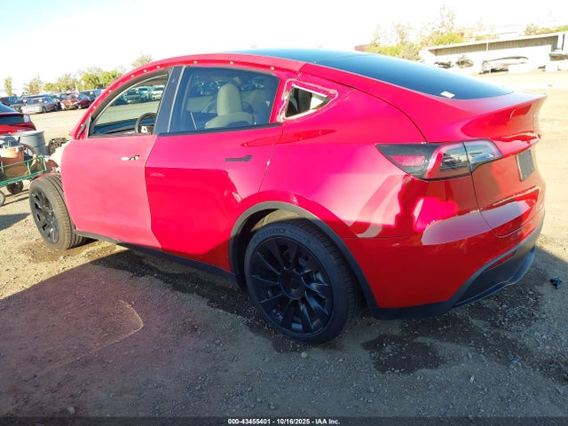 2020 TESLA MODEL Y 5YJYGDEE4LF024043 Photo 2