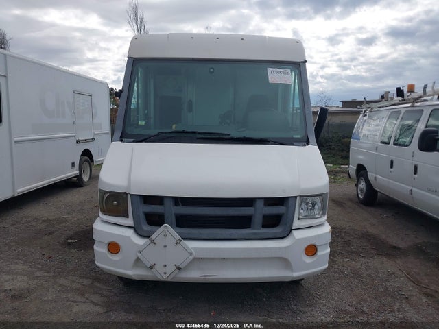 JALB4T17XF7W00257 Isuzu Commercial Van