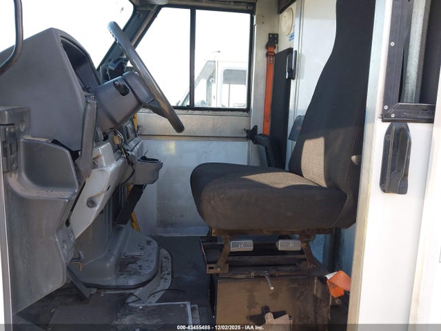 JALB4T17XF7W00257 Isuzu Commercial Van