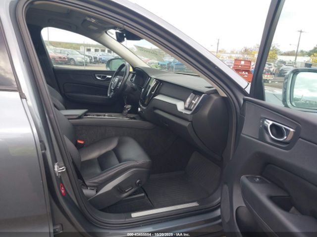 2018 VOLVO XC60 YV4A22RK6J1048691 Photo 4
