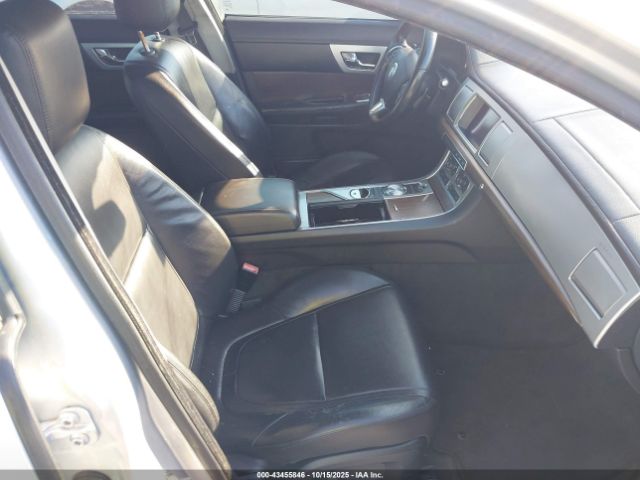 2012 JAGUAR XF SAJWA0FB7CLS34592 Photo 4