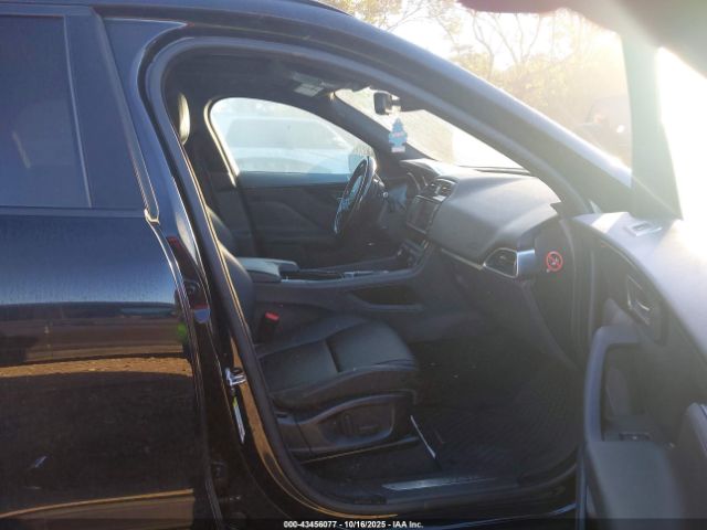 2018 JAGUAR F-PACE SADCJ2FX5JA264714 Photo 4