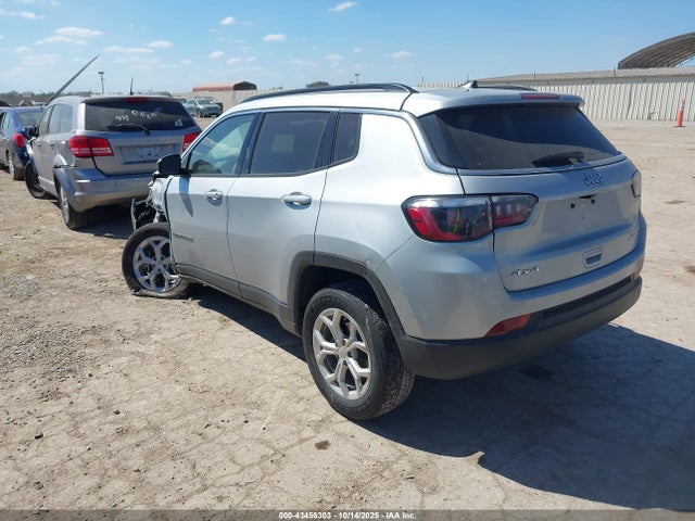 Jeep Compass 2024 3C4NJDBN4RT110925 Image 3