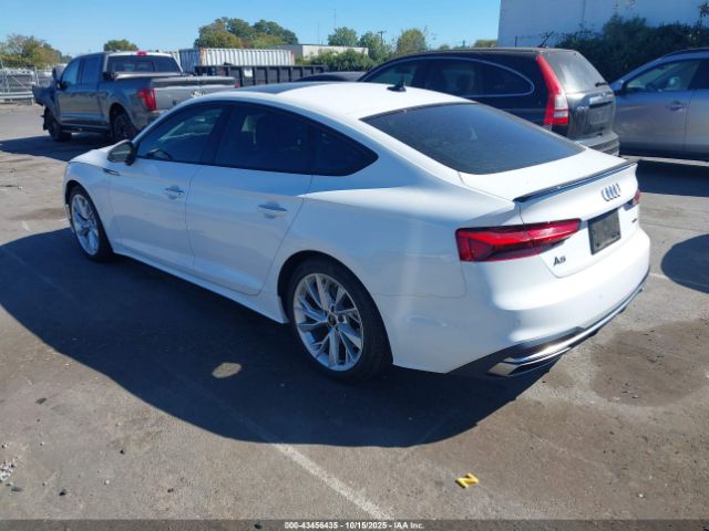 2022 AUDI A5 SPORTBACK WAUCBCF59NA004168 Photo 2