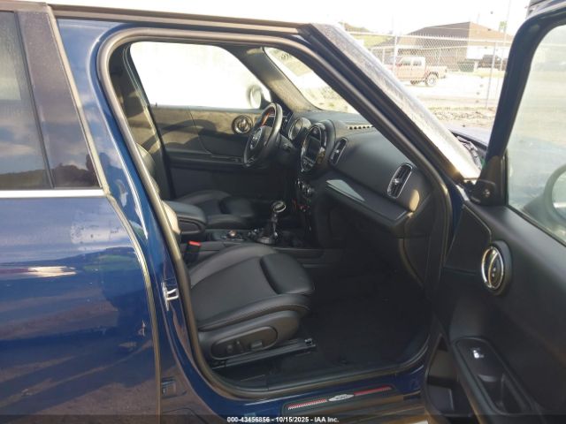 2017 MINI COUNTRYMAN WMZYV5C38H3E02093 Photo 4