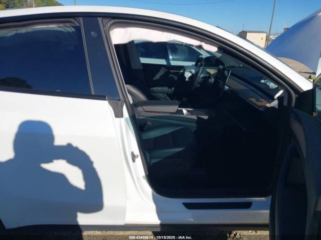 2023 TESLA MODEL Y 7SAYGDEE5PA040340 Photo 4