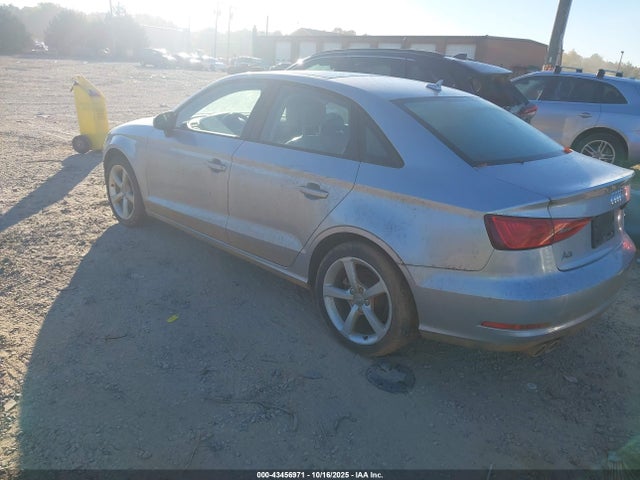 2015 AUDI A3 WAUACGFF4F1070732 Photo 2