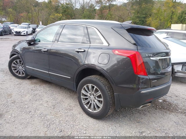 2017 CADILLAC XT5 1GYKNDRSXHZ315606 Photo 2